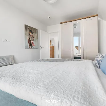 Apartment La *